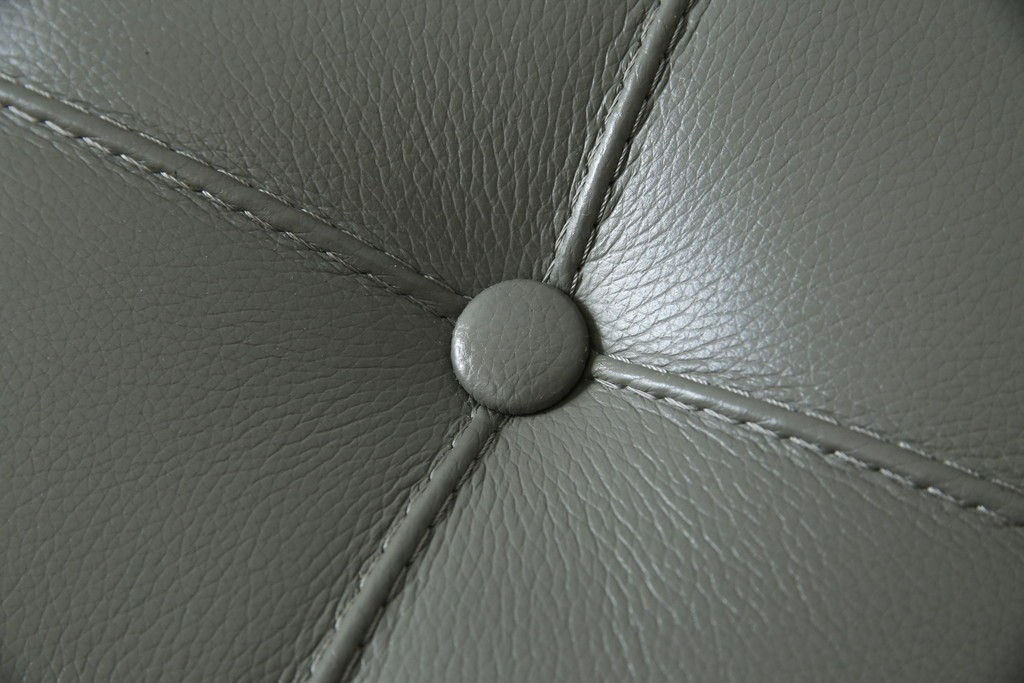 中古　Cassina(カッシーナ)　PHILIPPE STARCK(フィリップ・スタルク)　L26 VOLAGE bench(ヴォラージュ) 　X(革)　リビングを格上げする高級感あふれるヴォラージュベンチ　定価約71万5千円　(R-084464)