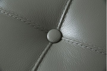 中古　Cassina(カッシーナ)　PHILIPPE STARCK(フィリップ・スタルク)　L26 VOLAGE bench(ヴォラージュ) 　X(革)　リビングを格上げする高級感あふれるヴォラージュベンチ　定価約71万5千円　(R-084464)