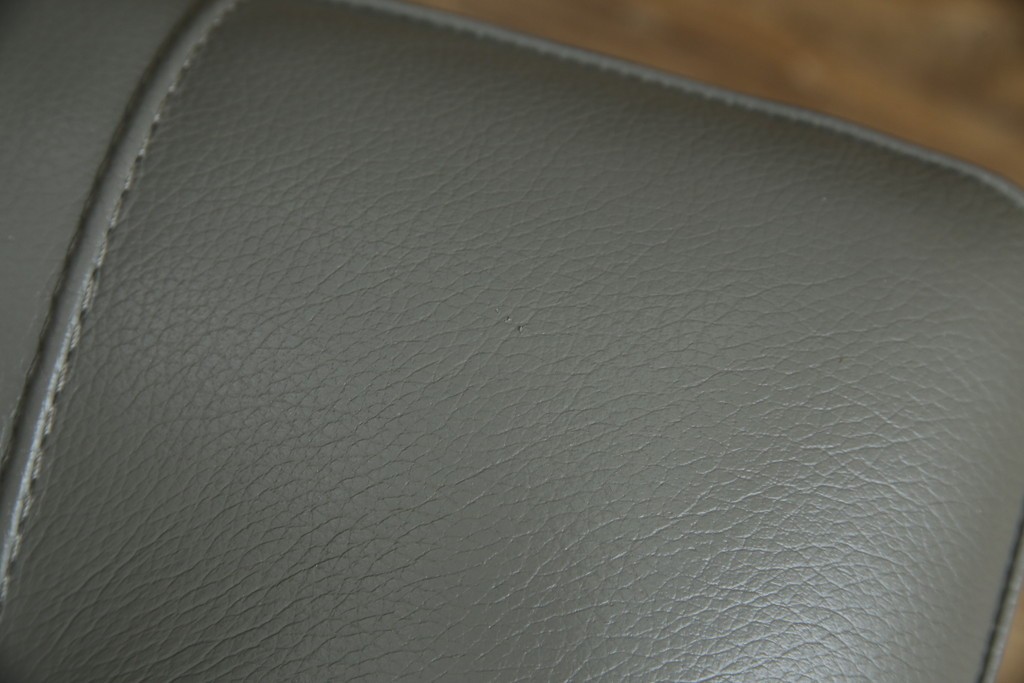 中古　Cassina(カッシーナ)　PHILIPPE STARCK(フィリップ・スタルク)　L26 VOLAGE bench(ヴォラージュ) 　X(革)　リビングを格上げする高級感あふれるヴォラージュベンチ　定価約71万5千円　(R-084464)