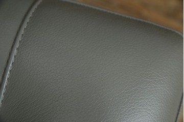 中古　Cassina(カッシーナ)　PHILIPPE STARCK(フィリップ・スタルク)　L26 VOLAGE bench(ヴォラージュ) 　X(革)　リビングを格上げする高級感あふれるヴォラージュベンチ　定価約71万5千円　(R-084464)