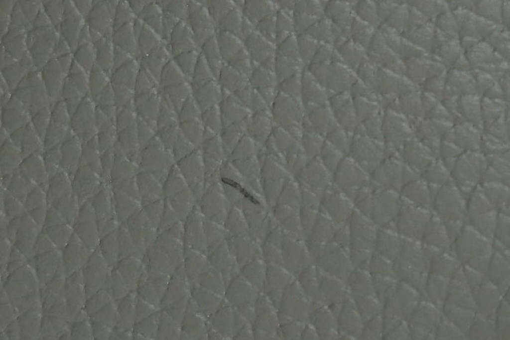 中古　Cassina(カッシーナ)　PHILIPPE STARCK(フィリップ・スタルク)　L26 VOLAGE bench(ヴォラージュ) 　X(革)　リビングを格上げする高級感あふれるヴォラージュベンチ　定価約71万5千円　(R-084464)