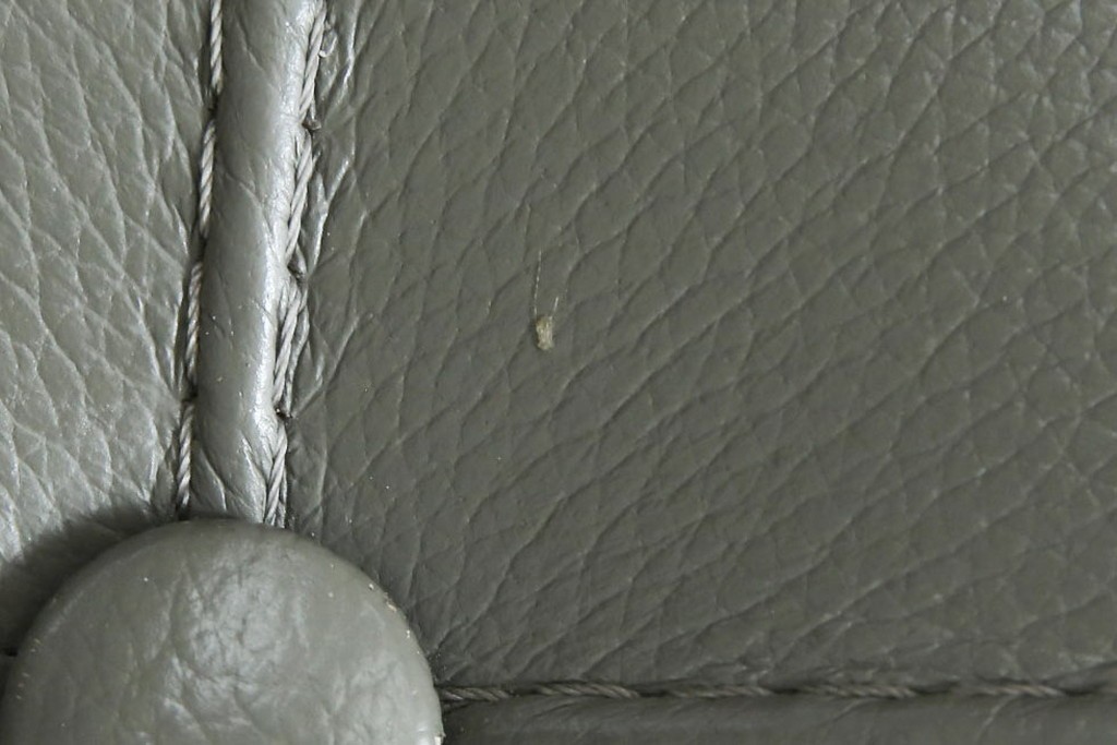 中古　Cassina(カッシーナ)　PHILIPPE STARCK(フィリップ・スタルク)　L26 VOLAGE bench(ヴォラージュ) 　X(革)　リビングを格上げする高級感あふれるヴォラージュベンチ　定価約71万5千円　(R-084464)