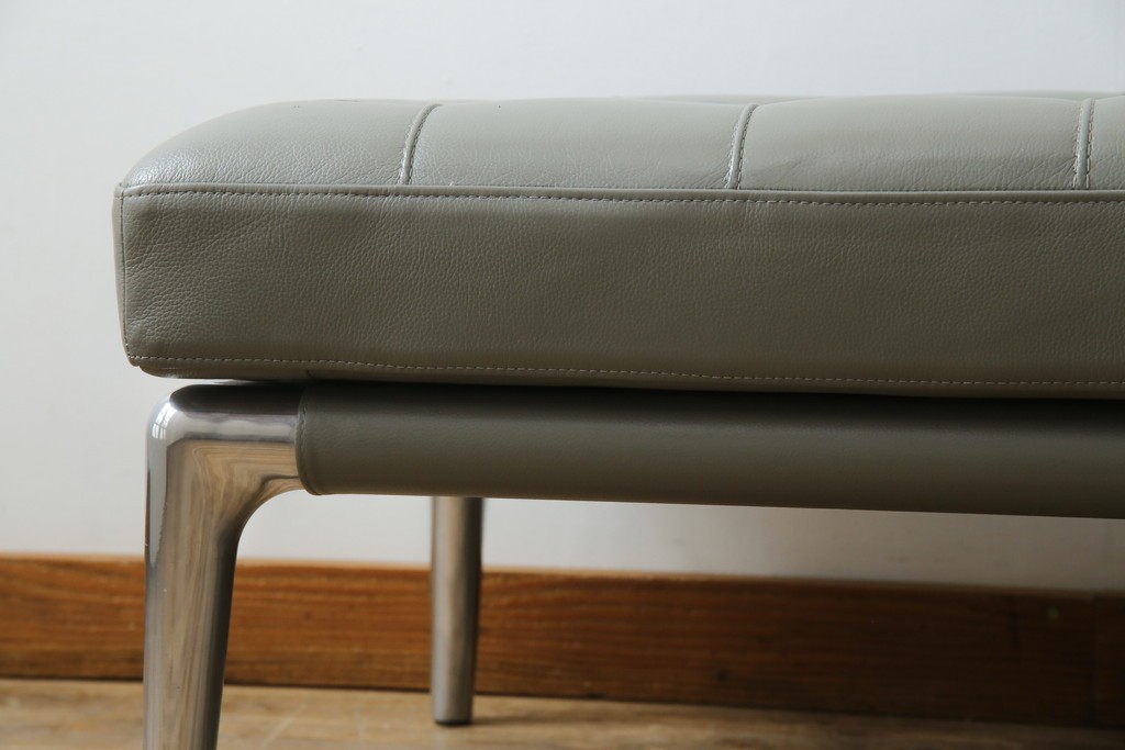 中古　Cassina(カッシーナ)　PHILIPPE STARCK(フィリップ・スタルク)　L26 VOLAGE bench(ヴォラージュ) 　X(革)　リビングを格上げする高級感あふれるヴォラージュベンチ　定価約71万5千円　(R-084464)