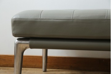 中古　Cassina(カッシーナ)　PHILIPPE STARCK(フィリップ・スタルク)　L26 VOLAGE bench(ヴォラージュ) 　X(革)　リビングを格上げする高級感あふれるヴォラージュベンチ　定価約71万5千円　(R-084464)