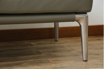 中古　Cassina(カッシーナ)　PHILIPPE STARCK(フィリップ・スタルク)　L26 VOLAGE bench(ヴォラージュ) 　X(革)　リビングを格上げする高級感あふれるヴォラージュベンチ　定価約71万5千円　(R-084464)