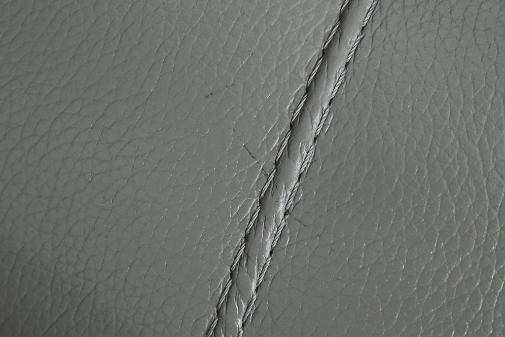 中古　Cassina(カッシーナ)　PHILIPPE STARCK(フィリップ・スタルク)　L26 VOLAGE bench(ヴォラージュ) 　X(革)　リビングを格上げする高級感あふれるヴォラージュベンチ　定価約71万5千円　(R-084464)