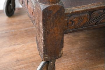 イギリスアンティーク　オーク材　匠の技が光る!緻密に削り出されたバルボスレッグが圧倒的な存在感を漂わせる3段キャスターワゴン(ワゴンテーブル、キッチンワゴン、英国)(R-084465)