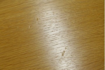 中古　美品　飛騨産業　キツツキ　カヤ(KAYA)シリーズ　楢(ナラ)材　お部屋を明るくすっきりとした印象にしてくれる2人掛けダイニングテーブル　定価約14万円　(R-084470)