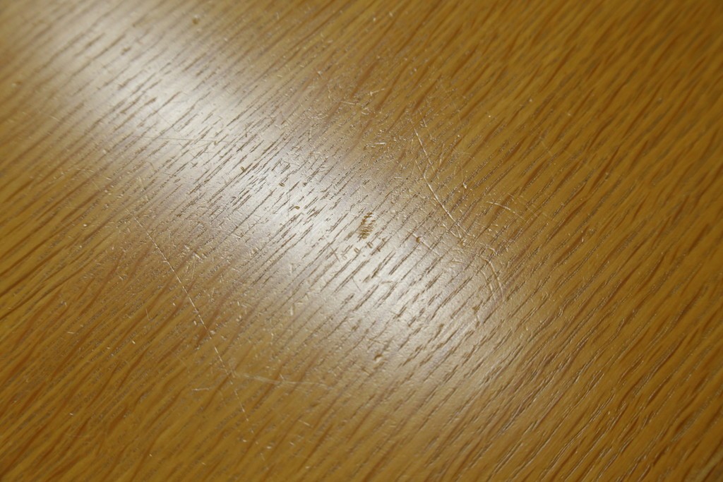 中古　美品　飛騨産業　キツツキ　カヤ(KAYA)シリーズ　楢(ナラ)材　お部屋を明るくすっきりとした印象にしてくれる2人掛けダイニングテーブル　定価約14万円　(R-084470)