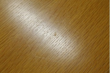 中古　美品　飛騨産業　キツツキ　カヤ(KAYA)シリーズ　楢(ナラ)材　お部屋を明るくすっきりとした印象にしてくれる2人掛けダイニングテーブル　定価約14万円　(R-084470)