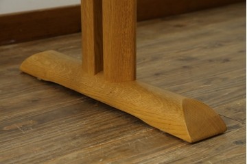 中古　美品　飛騨産業　キツツキ　カヤ(KAYA)シリーズ　楢(ナラ)材　お部屋を明るくすっきりとした印象にしてくれる2人掛けダイニングテーブル　定価約14万円　(R-084470)