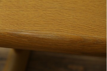 中古　美品　飛騨産業　キツツキ　カヤ(KAYA)シリーズ　楢(ナラ)材　お部屋を明るくすっきりとした印象にしてくれる2人掛けダイニングテーブル　定価約14万円　(R-084470)