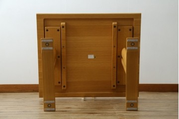 中古　美品　飛騨産業　キツツキ　カヤ(KAYA)シリーズ　楢(ナラ)材　お部屋を明るくすっきりとした印象にしてくれる2人掛けダイニングテーブル　定価約14万円　(R-084470)
