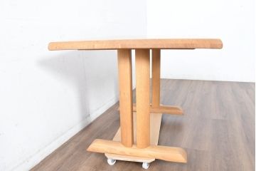 中古　美品　飛騨産業　キツツキ　カヤ(KAYA)シリーズ　楢(ナラ)材　お部屋を明るくすっきりとした印象にしてくれる2人掛けダイニングテーブル(二人掛け、2P、作業台)(定価約14万円)(R-084470)