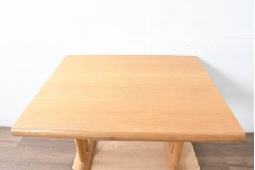 中古　美品　飛騨産業　キツツキ　カヤ(KAYA)シリーズ　楢(ナラ)材　お部屋を明るくすっきりとした印象にしてくれる2人掛けダイニングテーブル(二人掛け、2P、作業台)(定価約14万円)(R-084470)