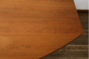 中古　TECTA(テクタ)　チェリー材　M21　モダンでユニークなデザインがお洒落なテーブル　定価約77万円相当　(R-084471)