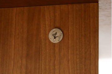 中古　TECTA(テクタ)　チェリー材　M21　モダンでユニークなデザインがお洒落なテーブル　定価約77万円相当　(R-084471)