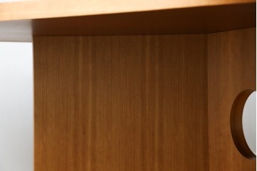 中古　TECTA(テクタ)　チェリー材　M21　モダンでユニークなデザインがお洒落なテーブル　定価約77万円相当　(R-084471)