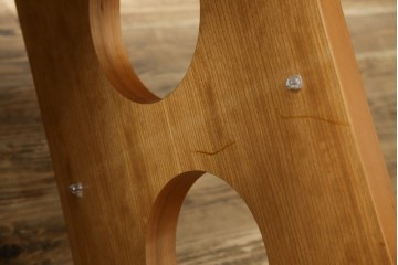 中古　TECTA(テクタ)　チェリー材　M21　モダンでユニークなデザインがお洒落なテーブル　定価約77万円相当　(R-084471)