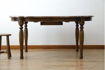 中古　美品　クラッシックデザイン　天板のパーケットリー模様が映えるエクステンションダイニングテーブル　(R-084472)