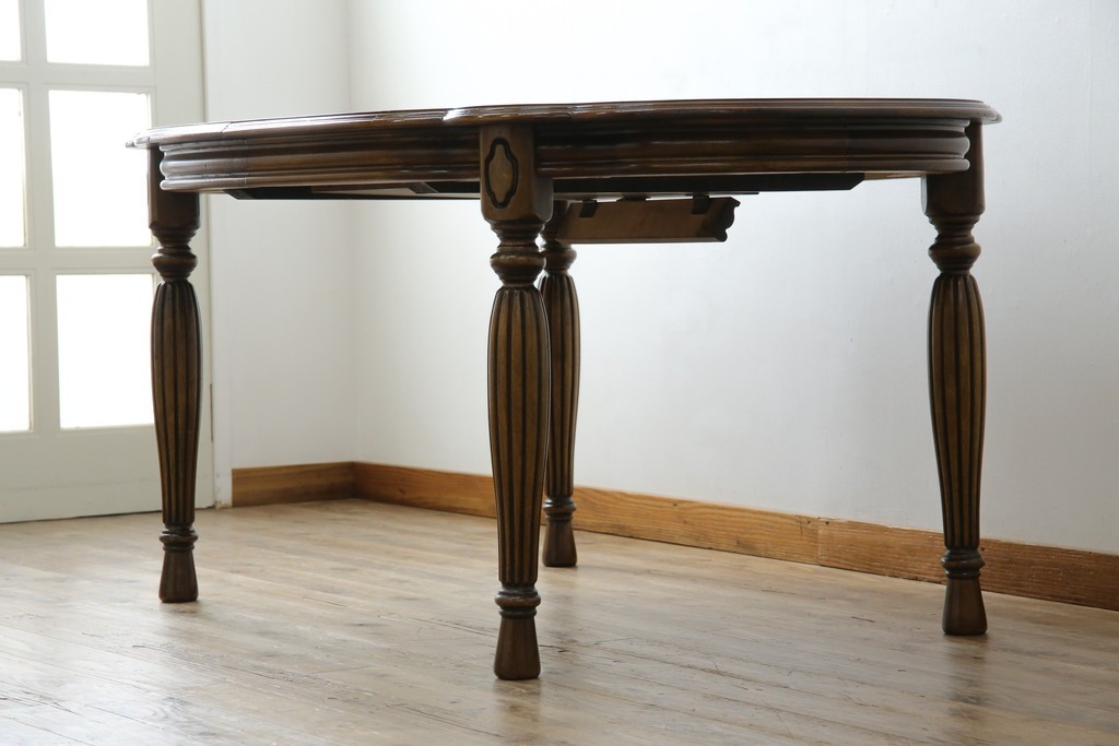 中古　美品　クラッシックデザイン　天板のパーケットリー模様が映えるエクステンションダイニングテーブル　(R-084472)