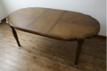 中古　美品　クラッシックデザイン　天板のパーケットリー模様が映えるエクステンションダイニングテーブル　(R-084472)