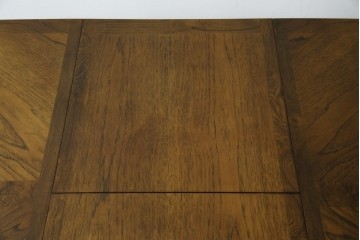 中古　美品　クラッシックデザイン　天板のパーケットリー模様が映えるエクステンションダイニングテーブル　(R-084472)