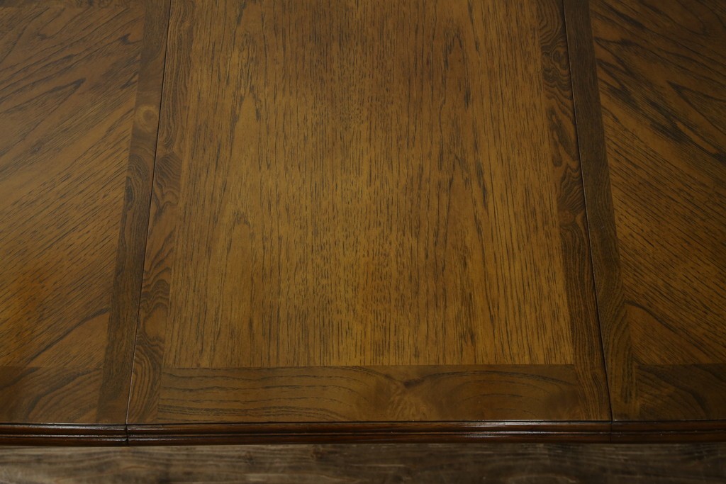 中古　美品　クラッシックデザイン　天板のパーケットリー模様が映えるエクステンションダイニングテーブル　(R-084472)