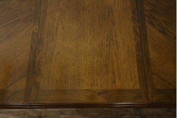 中古　美品　クラッシックデザイン　天板のパーケットリー模様が映えるエクステンションダイニングテーブル　(R-084472)