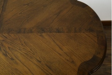 中古　美品　クラッシックデザイン　天板のパーケットリー模様が映えるエクステンションダイニングテーブル　(R-084472)