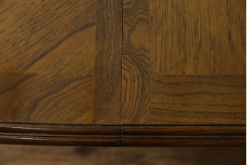 中古　美品　クラッシックデザイン　天板のパーケットリー模様が映えるエクステンションダイニングテーブル　(R-084472)