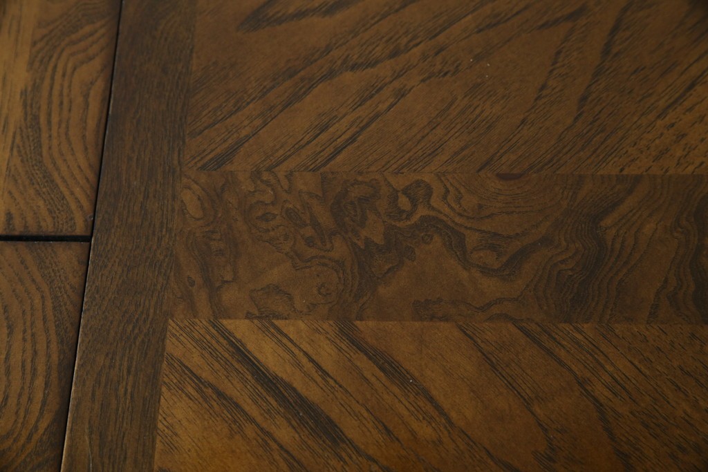 中古　美品　クラッシックデザイン　天板のパーケットリー模様が映えるエクステンションダイニングテーブル　(R-084472)