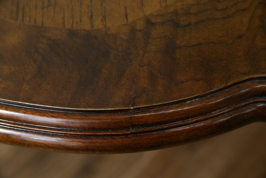 中古　美品　クラッシックデザイン　天板のパーケットリー模様が映えるエクステンションダイニングテーブル　(R-084472)