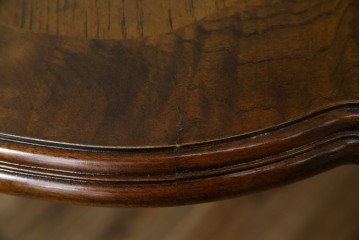 中古　美品　クラッシックデザイン　天板のパーケットリー模様が映えるエクステンションダイニングテーブル　(R-084472)