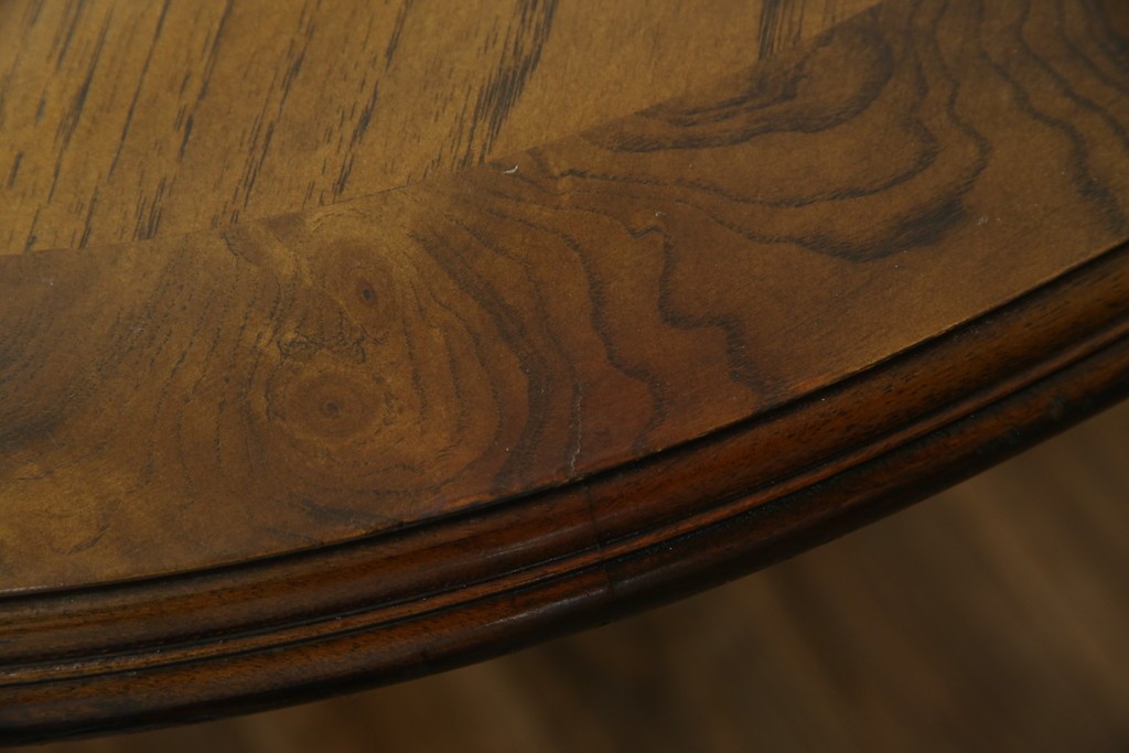 中古　美品　クラッシックデザイン　天板のパーケットリー模様が映えるエクステンションダイニングテーブル　(R-084472)