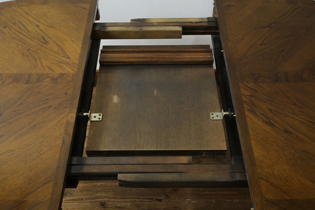 中古　美品　クラッシックデザイン　天板のパーケットリー模様が映えるエクステンションダイニングテーブル　(R-084472)