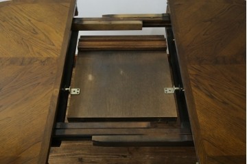 中古　美品　クラッシックデザイン　天板のパーケットリー模様が映えるエクステンションダイニングテーブル　(R-084472)