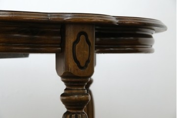 中古　美品　クラッシックデザイン　天板のパーケットリー模様が映えるエクステンションダイニングテーブル　(R-084472)