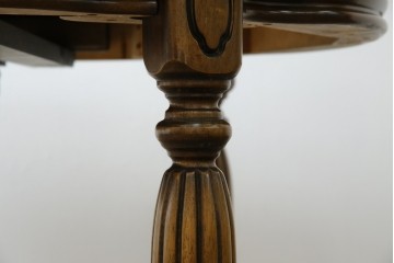 中古　美品　クラッシックデザイン　天板のパーケットリー模様が映えるエクステンションダイニングテーブル　(R-084472)