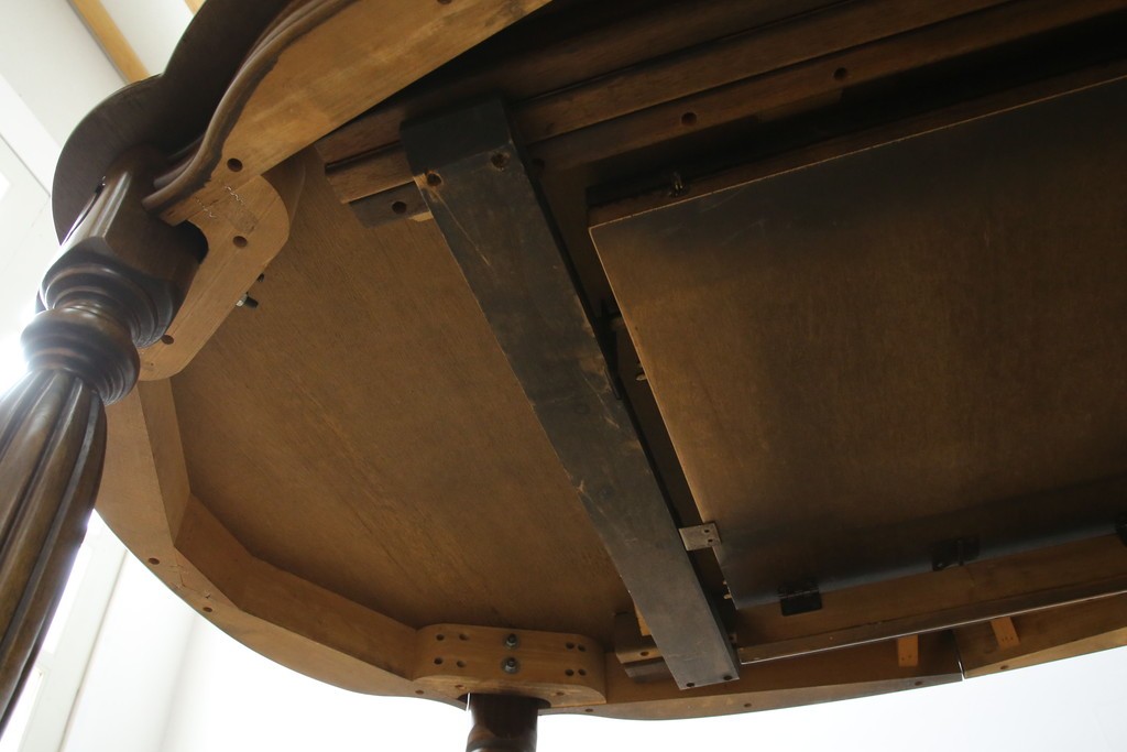 中古　美品　クラッシックデザイン　天板のパーケットリー模様が映えるエクステンションダイニングテーブル　(R-084472)