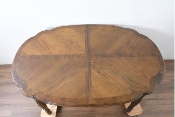 中古　美品　クラッシックデザイン　天板のパーケットリー模様が映えるエクステンションダイニングテーブル　(R-084472)