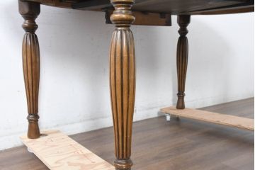 中古　美品　クラッシックデザイン　天板のパーケットリー模様が映えるエクステンションダイニングテーブル　(R-084472)