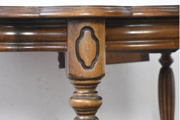 中古　美品　クラッシックデザイン　天板のパーケットリー模様が映えるエクステンションダイニングテーブル　(R-084472)