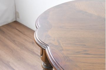 中古　美品　クラッシックデザイン　天板のパーケットリー模様が映えるエクステンションダイニングテーブル　(R-084472)