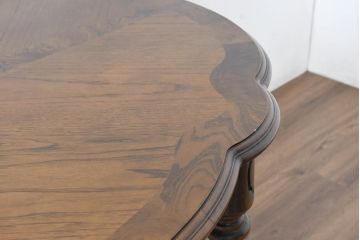 中古　美品　クラッシックデザイン　天板のパーケットリー模様が映えるエクステンションダイニングテーブル　(R-084472)