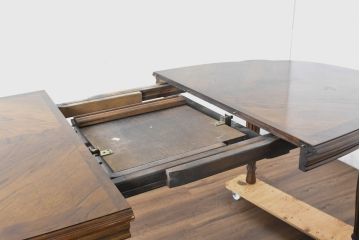 中古　美品　クラッシックデザイン　天板のパーケットリー模様が映えるエクステンションダイニングテーブル　(R-084472)