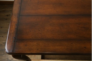 ヨーロッパヴィンテージ　クラシカルな猫脚デザインが魅力のアンティーク調ダイニングテーブル　(R-084473)