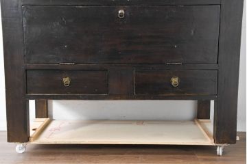 ビンテージ家具　アジアンテイスト　真鍮金具がアクセンのアンティーク調キャビネット(収納棚、戸棚、ヴィンテージ)(R-084476)