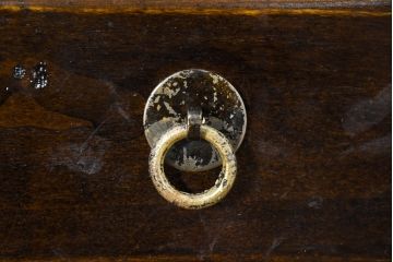 ビンテージ家具　アジアンテイスト　真鍮金具がアクセンのアンティーク調キャビネット(収納棚、戸棚、ヴィンテージ)(R-084476)