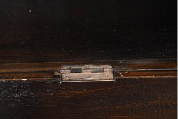 ビンテージ家具　アジアンテイスト　真鍮金具がアクセンのアンティーク調キャビネット(収納棚、戸棚、ヴィンテージ)(R-084476)